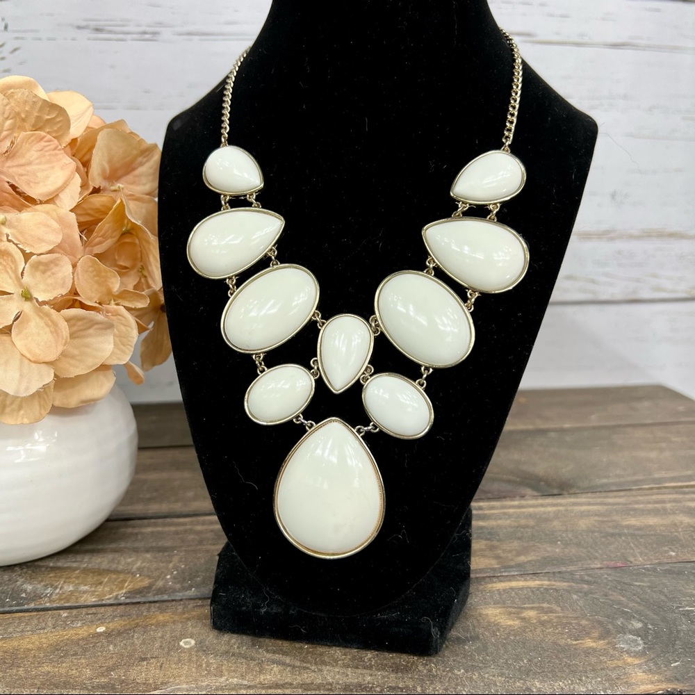 CHARMING CHARLIE White Resin Teardrop Statement Necklace